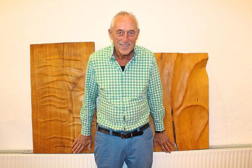 Holzwerker Harald Kehl stellt noch bis 24. November seine Holz-Kunstwerke   aus. Foto: Dillmann Foto: Schwarzwälder Bote