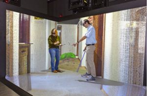 Begehung eines virtuell nachgestellten Tatorts in der Cave. Foto: Landeskriminalamt Baden-Württemberg