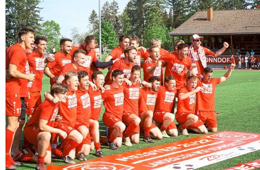 Die Königsfelder Jungs sind ein würdiger und verdienter Bezirksliga-Meister. Nun lockt die neue große Herausforderung Landesliga Foto: Gerold Bächle