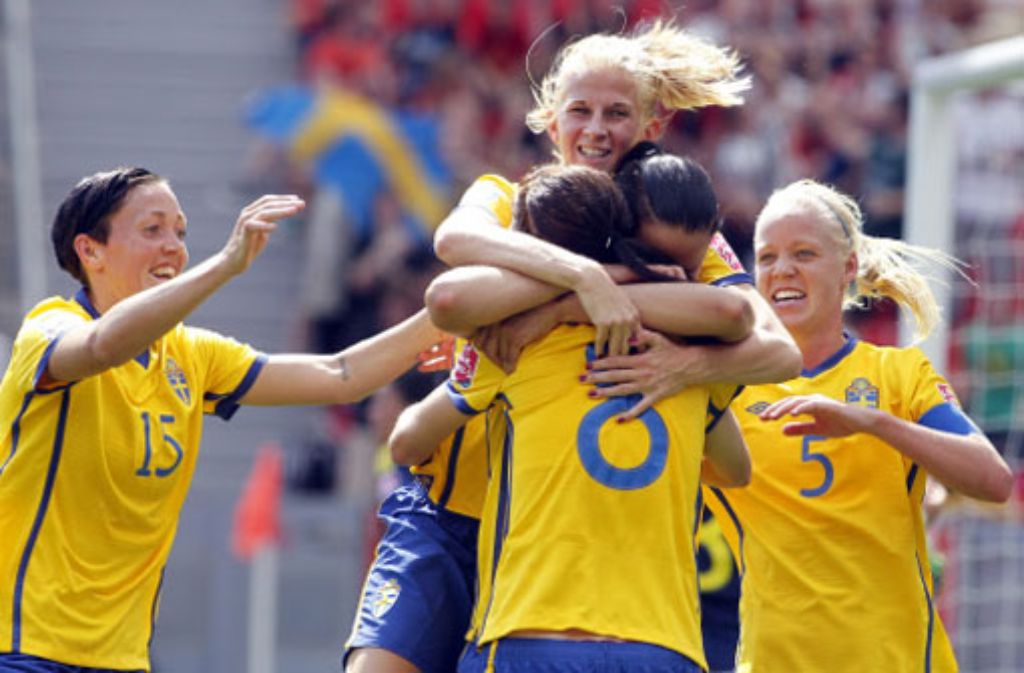 Die schwedischen Spielerinnen jubeln nach ihrem Tor gegen Kolumbien. Das Spiel endete 1:0 für die Schwedinnen. Foto: dapd