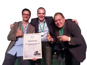 Angelo Sciammacca (von links), Werner Schaumann und Sebastian Müller freuen sich über die Auszeichnung zum Ehrenrunden-Sieger.  Foto: SV Villingendorf Foto: Schwarzwälder-Bote