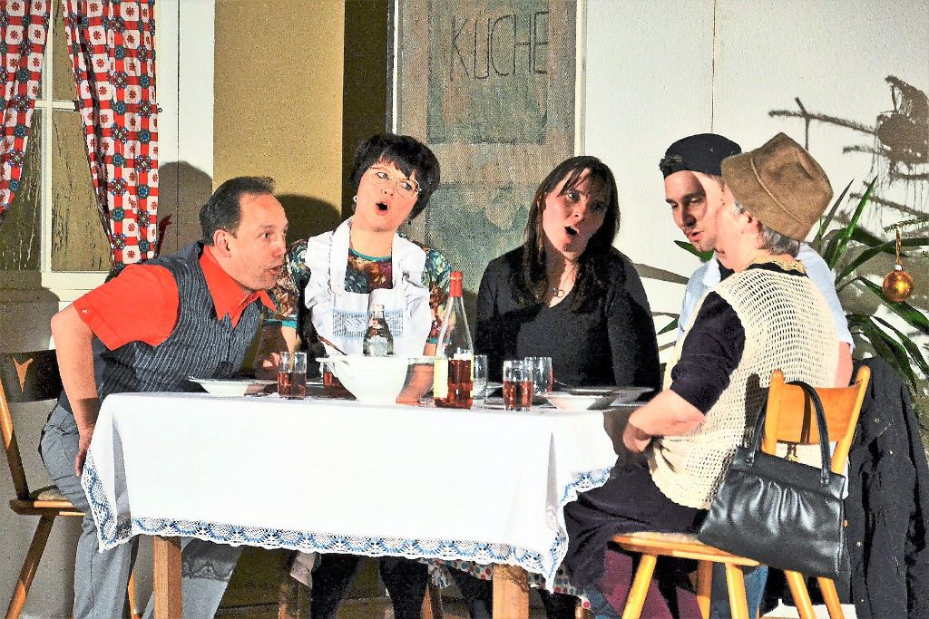 Der ganz normale Heiligabend-Wahnsinn hielt an bis zum gemeinsamen Essen.  Foto: Musikverein