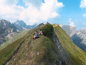 Eine Gratwanderung im Alpstein  zum Gipfelkreuz der Marwees unternimmt der Schwäbische Albverein. Foto: Merklinger Foto: Schwarzwälder Bote
