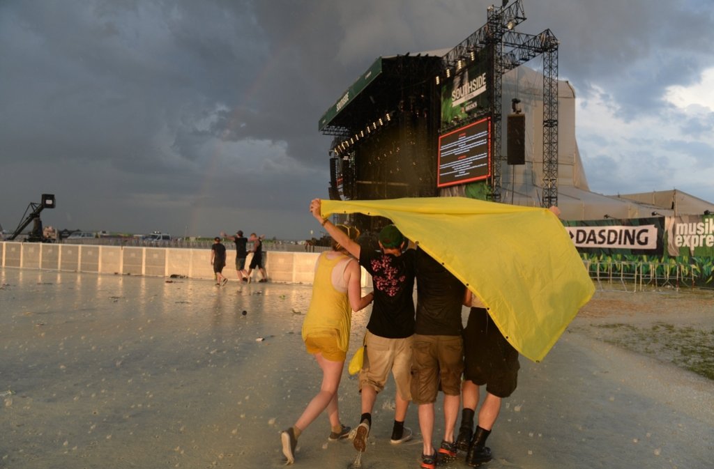 Das Southside Festival musste am Freitagabend wegen eines Unwetters unterbrochen werden.	 Foto: dpa