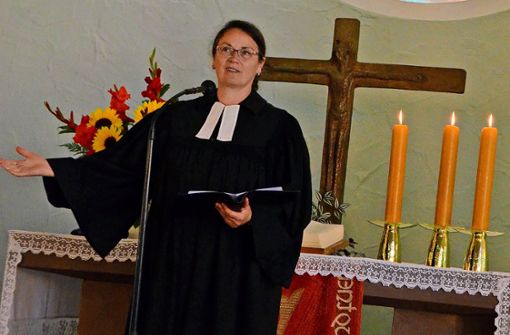 Pfarrerin Gabriele Großbach bei ihrer Predigt Foto: Lothar Schwark