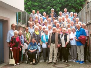 Die Senioren des  Altenwerks genossen in den Vorjahren so manchen Ausflug, wie hier im Bild  mit Bürgermeister Jörg Frey (links)    in das Kirschenmuseum  am Kaiserstuhl. Foto: Gemeinde Foto: Schwarzwälder Bote