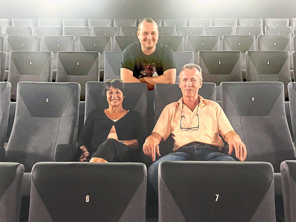 Evi, Markus und Hans Müller (von links) freuen sich auf den Neustart im Bali-Kino.
