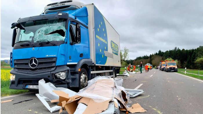 B 463 bei Haigerloch: Kleintransporter gerät in Gegenverkehr – 40 000 Euro Schaden
