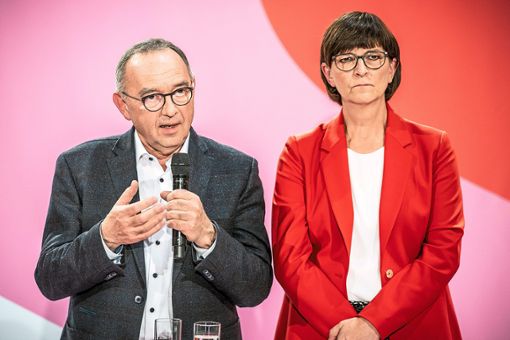 Norbert Walter-Borjans und Saskia Esken kandidieren für den Bundesvorsitz der SPD. Foto: Kappeler