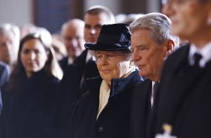 Altpräsidenten-Witwe Marianne von Weizsäcker mit Bundespräsident Joachim Gauck Foto: Markus Schreiber/dpa