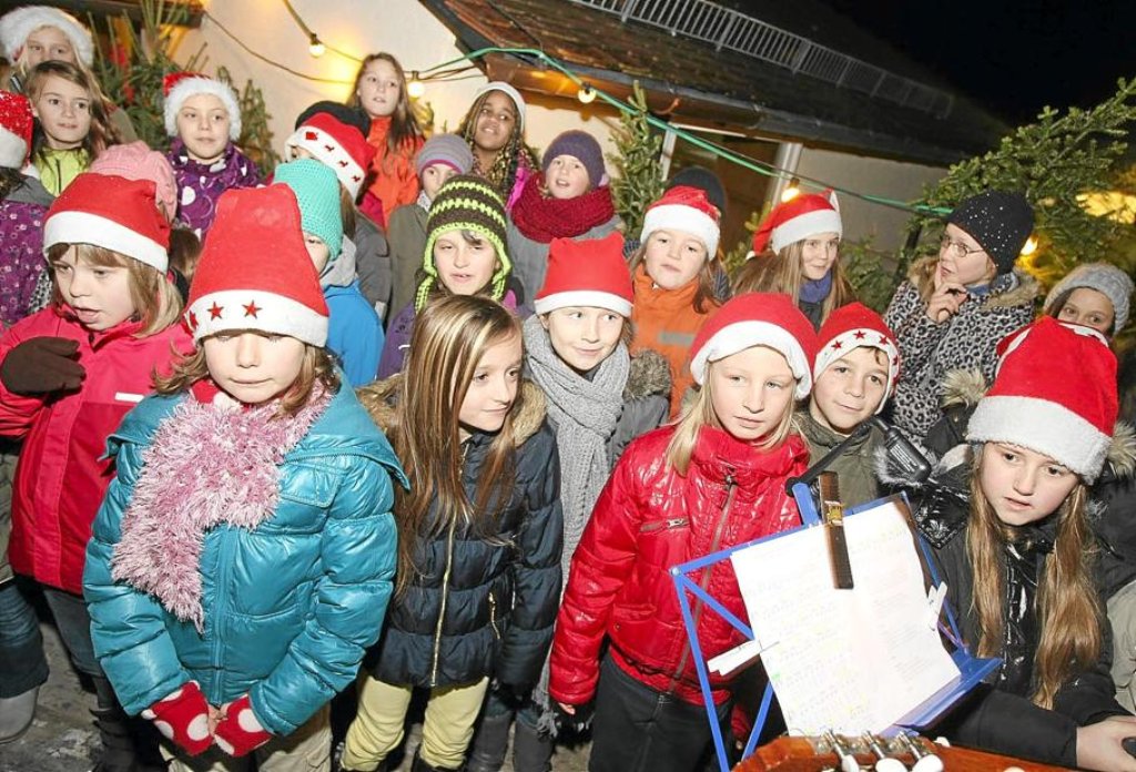 Glänzende Kinderaugen, die sich auf Weihnachten freuen, gab es bei der Tumlinger Dorfweihnacht zahlreiche zu sehen.