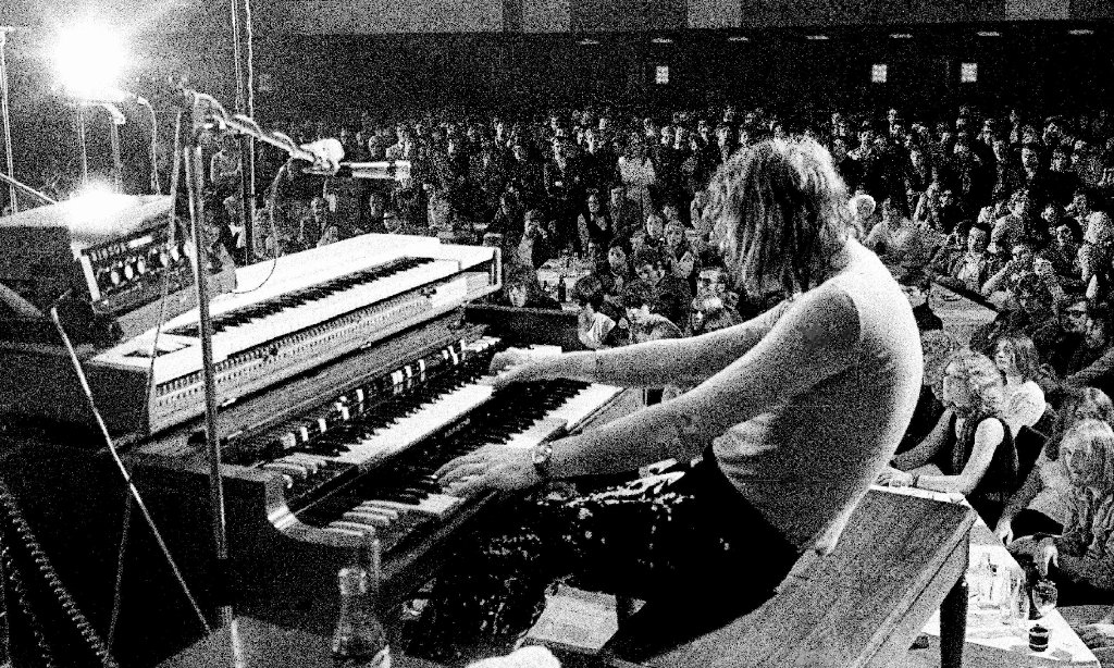 An der Hammond-Orgel: Keyboard-Legende Brian Auger 1970 beim Konzert in Balingen.