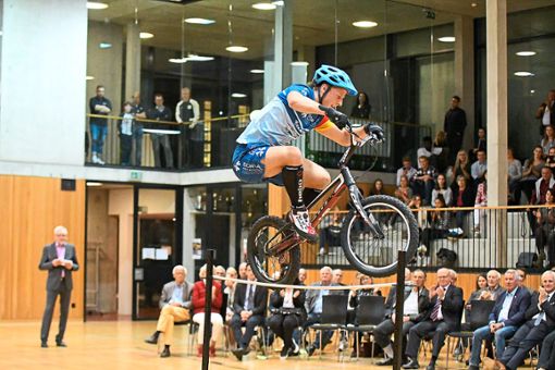 Für eine tolle sportliche Einlage sorgte   der Weltranglisten-Erste im Trial, Dominik Oswald vom MSC Münstertal. Foto: Schwarzwälder Bote