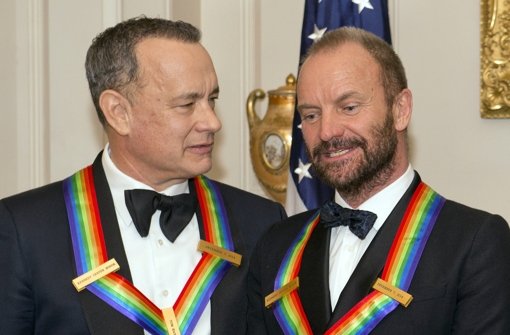 Tom Hanks (links) und Sting räumen bei den Kennedy Honors im Weißen Haus ab. Foto: CNP / ISP POOL