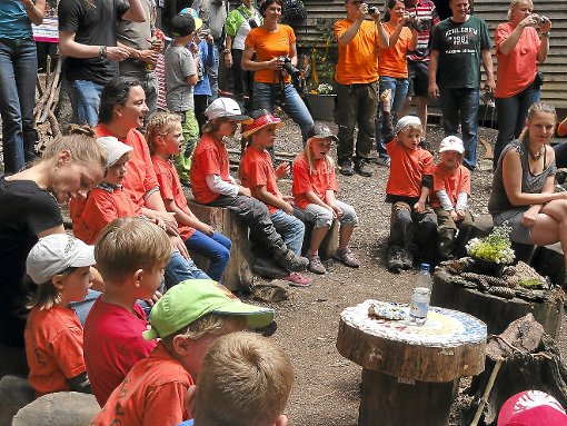 Die Wurzelkinder des Waldkindergartens Calw sangen zur Eröffnung ihres Festes und hatten  viel Spaß. Foto: Schillaci Foto: Schwarzwälder-Bote