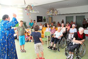 Zahlreiche Besucher waren zum Tag der offenen Tür ins Senioren- und Pflegeheim Haus am Ziegelbach nach Stetten gekommen. Es wurde ein unterhaltsames Programm geboten.  Foto: Wahl Foto: Schwarzwälder-Bote