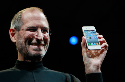 iPhone und iPad verkaufen sich wie geschnitten Brot. Firmenchef Steve Jobs sprach am Dienstag (Ortszeit) in einer Mitteilung vom „besten Quartal aller Zeiten“.  Foto: dpa