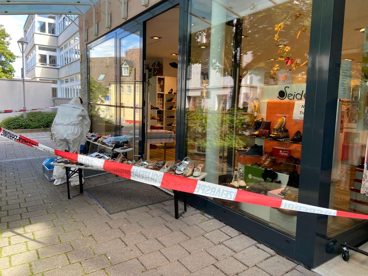 Ein Schuhgeschäft in der Oberndorfer Hauptstraße war am Freitag Ziel eines Überfalls. Foto: Günzel