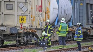 Vermeintlicher Rauch bei Güterzug legt Bahnverkehr lahm