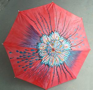 Schirme können bei einer Aktion des Vereins Kunstkultur gestaltet werden. Foto: Kunstkultur
