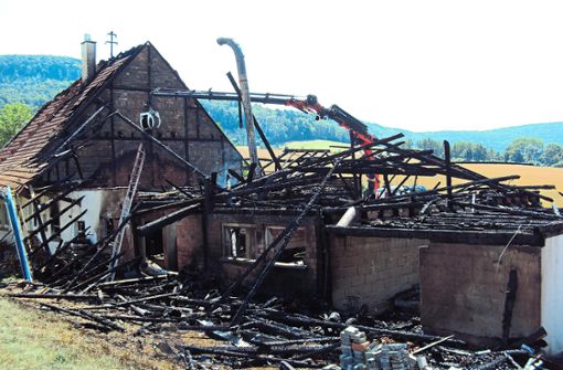 Verheerende Schäden: Die Brandruine des abgebrannten Ökonomiegebäudes nach dem Feuer. Foto: Simon Bäurer