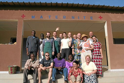 Helft Mali: Der Verein arbeitet erfolgreich: Ein funktionierendes medizinisches Versorgungszentrum und ein Frauen-.Selbsthilfeprojekt, das die erste Ernte verspricht,  entstanden bereits. Fotos: Rohrer Foto: Schwarzwälder-Bote