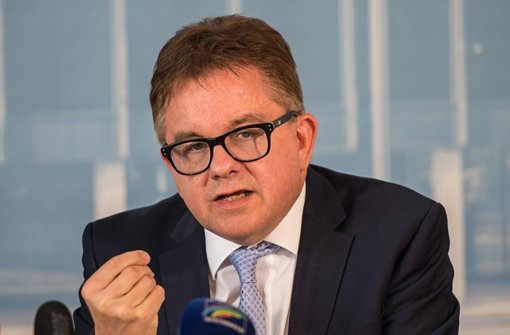 Guido Wolf im Oktober 2015 auf einer Pressekonferenz in Stuttgart Foto: dpa