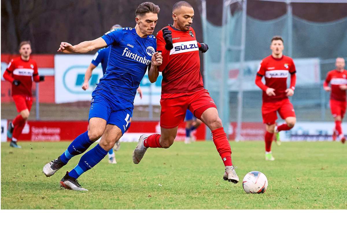 Mittelfeldspieler Aron Viventi wird auch in der kommenden Saison für die TSG Balingen in der Regionalliga Südwest auflaufen. Foto: Eibner