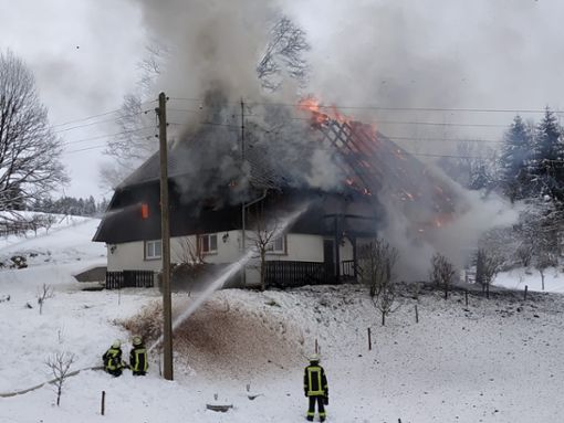 Der Dachstuhl stand komplett in Flammen. Foto: Hübner