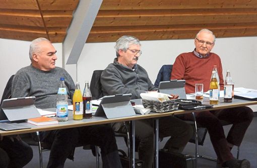 Ratsmitglieder Reiner Schuon, Gerhard Walz und Fraktionssprecher Johann Pagitz (alle FWH). Foto: Stadler