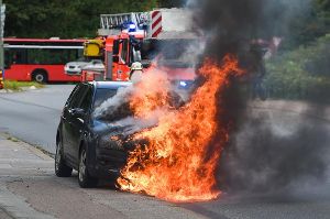 Ein Fahrzeugbrand auf der B 14 (hier ein Symbolbild)  ging dank einer beherzten Rettungsaktion für den 47-Jährigen Fahrer glimpflich aus. Foto: benjaminnolte / Fotolia.com