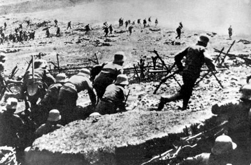 Österreichische Truppen führen am 30. November  1914 einen Sturmangriff an der Isonzofront (Ostabschnitt der italienisch-österreichischen Front) durch. Foto: dpa