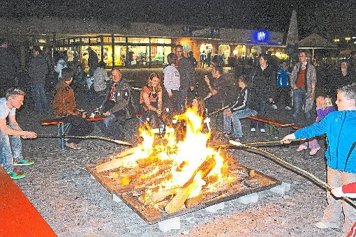 Bei den langen Einkaufsnächten in der kalten Jahreszeit sind offene Feuer besonders beliebt.  Archiv-Foto: Vaas Foto: Schwarzwälder-Bote