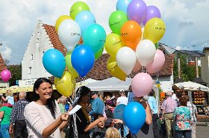 Der Dorffestsonntag am Sonntag,  3. September, soll auch in diesem Jahr wieder zu einem Familienereignis werden mit einem großen Luftballonwettbewerb, zu dem Kindergartenleiterin Julia Doser einlädt, und vielen Spielangeboten für die jungen Gäste.  Foto: Winkelmann-Klingsporn