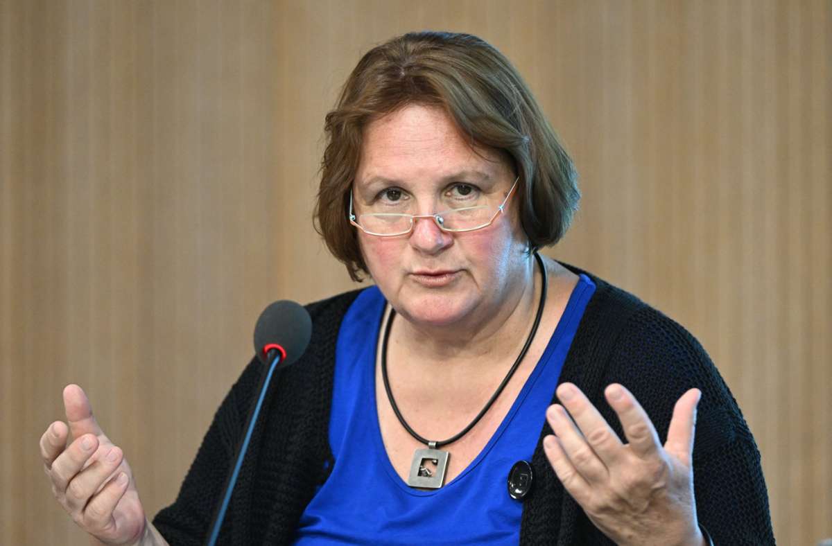 Die Kultusministerin Theresa Schopper sucht auch nach kurzfristigen Lösungen, um den Mangel an Sonderpädagogen zu beheben. Foto: dpa/Bernd Weißbrod