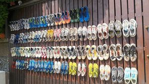 Ein ganzes Läuferleben: Horst Seeger hat seine Schuhe auf der Terrasse ausgelegt.  Foto: Seeger Foto: Schwarzwälder Bote