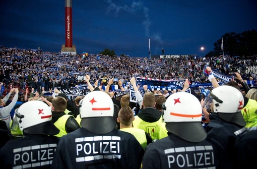 Die Partie zwischen dem Karlsruher SC und dem Hamburger SV war von der Polizei als Hochrisiko-Spiel eingestuft worden.