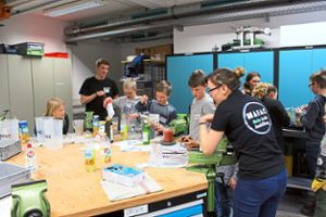Kinder der Jugend-Technik-Schule des Landkreises Freudenstadt entdecken beim Experimentieren die Faszination des Elements Wasser. Foto: Mafac Foto: Schwarzwälder Bote
