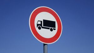 Bayern sperrt ab Montag Straßen für Lkw im Inntal