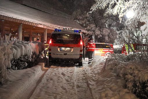 Die Rettungskräfte sind auch  am Bahnhof  in Oberndorf gefordert. Foto: Maier