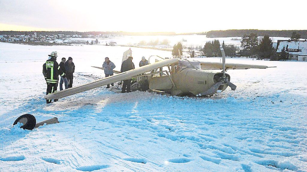 Mit einem schwer verletzten Piloten und einem komplett beschädigten Flugzeug endete eine Notlandung bei Mariazell. Foto: Ebert