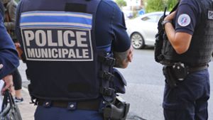 Polizisten mit Messer angegriffen – Ermittler gehen von Terror-Tat aus