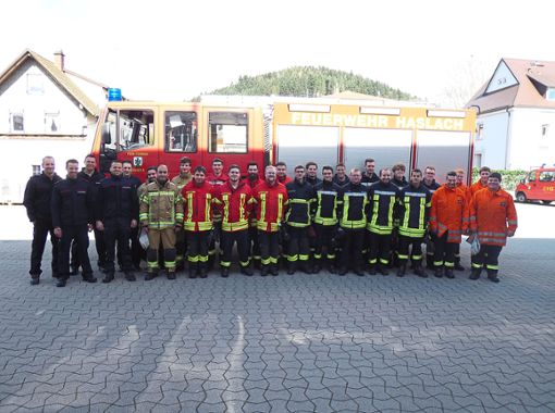 25 neue Feuerwehrkameraden haben ihre Grundausbildung absolviert. Foto: Knupfer Foto: Schwarzwälder Bote
