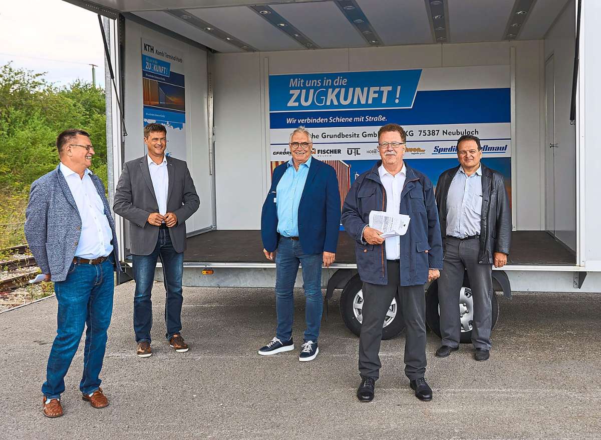 Gemeinsam im Einsatz für das Güterverkehrsterminal (von links): Kurt Plathe, Peter Rosenberger, Uwe Gfrörer, Hans-Joachim Fuchtel und Horst SchuonFoto: Lück Foto: Schwarzwälder Bote