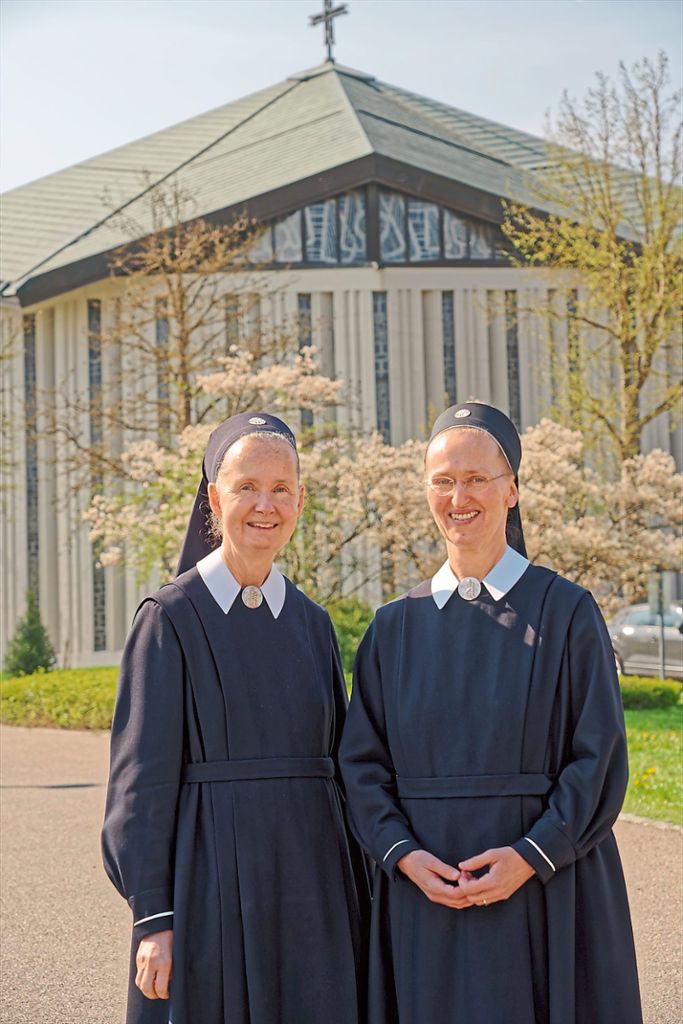 Siglinde Hilser (links) und Annjetta Hirscher sind zwei von 120 Marienschwestern auf der Liebfrauenhöhe in Rottenburg-Ergenzingen. Foto: Engelhardt