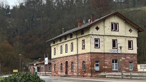 Die Stadt Wildberg sucht erneut nach einem Investor für das Bahnhofsgebäude Wildberg. (Archivbild) Foto: Priestersbach