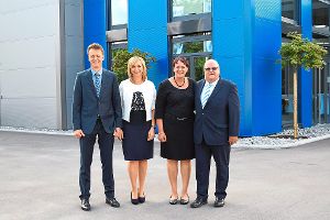 Klaus Müller (von links), Martina Müller-Roth, Susanne Storm und Rüdiger Storm präsentieren stolz die neue Produktionshalle der Firma B+M Schaltanlagenbau in Mönchweiler. Foto: Schwarzwälder-Bote