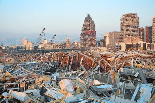 Zahlreiche Gebäude sind nach der verheerenden Explosion im Hafen der libanesischen Hauptstadt Beirut zerstört oder schwer beschädigt. Foto: dpa/Georgia Pfleiderer