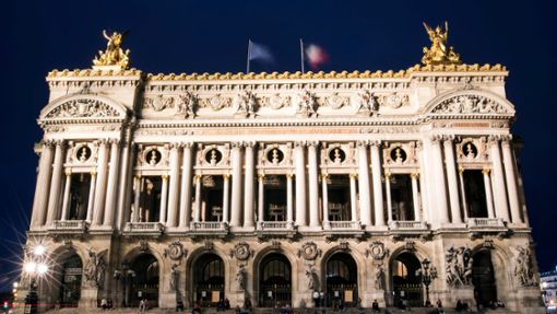 Die Pariser Opéra Garnier wird derzeit einer Schönheitskur unterzogen. Foto: Etienne Laurent/epa/dpa