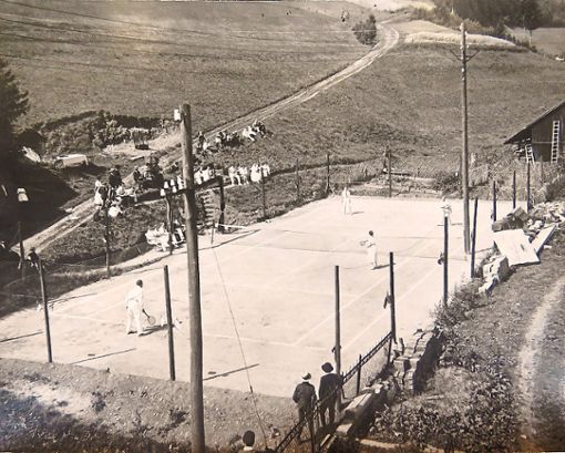 So sah einer der ersten Tennisplätze in Furtwangen aus. Das Bild stammt aus den Jahren 1921/22. Foto: Schwarzwälder Bote
